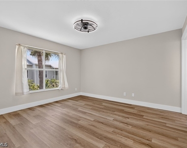 1915 Courtyard Way - Photo Thumbnail 9