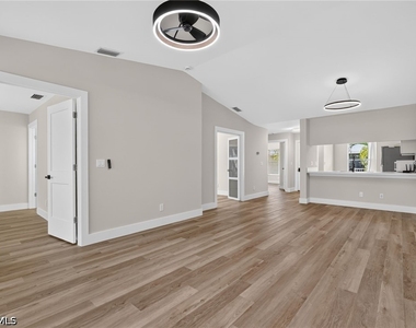 1915 Courtyard Way - Photo Thumbnail 7