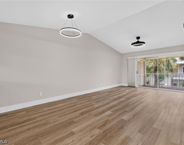1915 Courtyard Way - Photo Thumbnail 5