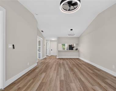 1915 Courtyard Way - Photo Thumbnail 30
