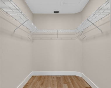 1915 Courtyard Way - Photo Thumbnail 16