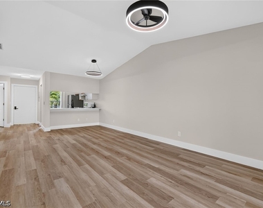 1915 Courtyard Way - Photo Thumbnail 8