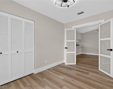1915 Courtyard Way - Photo Thumbnail 20