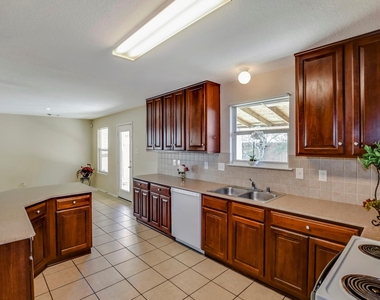 18231 Valebluff Lane - Photo Thumbnail 14