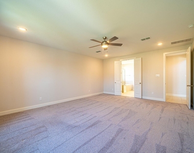 4706 Llano Loop - Photo Thumbnail 18