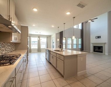 4706 Llano Loop - Photo Thumbnail 8