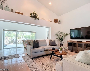 8452 Indian Wells Way - Photo Thumbnail 7