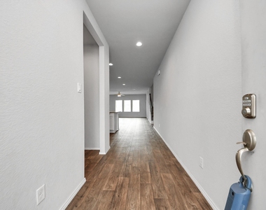 4406 Andorno Drive - Photo Thumbnail 14