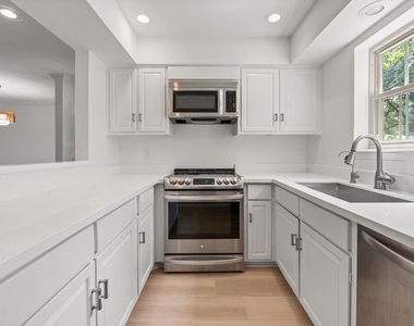 12966 Trail Hollow Drive - Photo Thumbnail 10