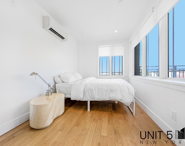 319 Graham Avenue - Photo Thumbnail 6