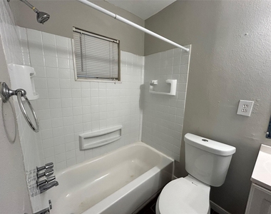 425 Emerson - Photo Thumbnail 9