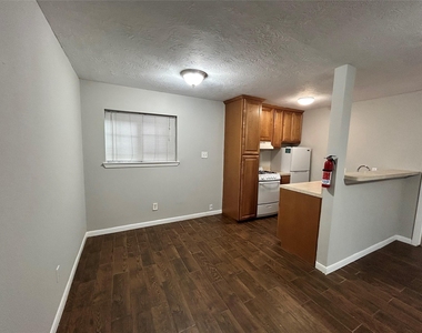 425 Emerson - Photo Thumbnail 5