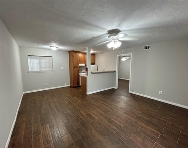 425 Emerson - Photo Thumbnail 1