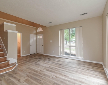 9523 Tallow Tree Drive - Photo Thumbnail 8