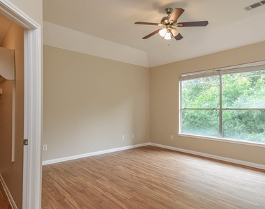 9523 Tallow Tree Drive - Photo Thumbnail 16