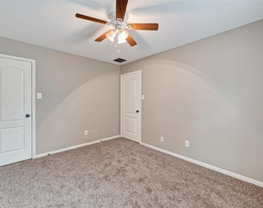 5403 Canyon Hollow Drive - Photo Thumbnail 36