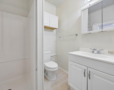 2010 Crocker Street - Photo Thumbnail 7