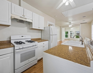 2010 Crocker Street - Photo Thumbnail 3