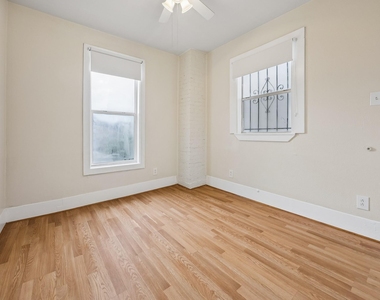 2010 Crocker Street - Photo Thumbnail 6