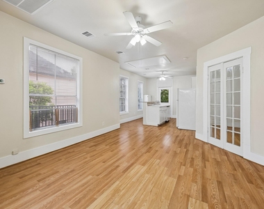 2010 Crocker Street - Photo Thumbnail 2