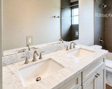 1624 Sealy - Photo Thumbnail 4