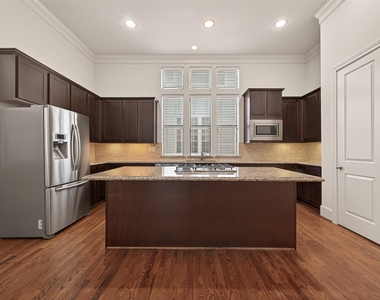 3217 Maxroy Street - Photo Thumbnail 10