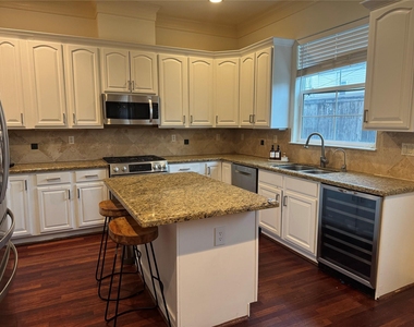 5622 Dolores Street - Photo Thumbnail 7