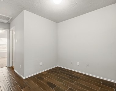 13107 Peppergate Lane - Photo Thumbnail 3