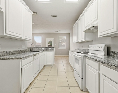 13107 Peppergate Lane - Photo Thumbnail 5