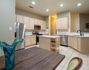 175 N Wimberly Way - Photo Thumbnail 13