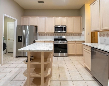 175 N Wimberly Way - Photo Thumbnail 7