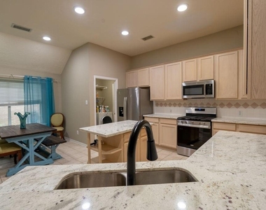 175 N Wimberly Way - Photo Thumbnail 8
