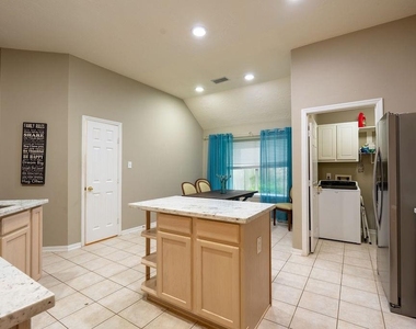 175 N Wimberly Way - Photo Thumbnail 11