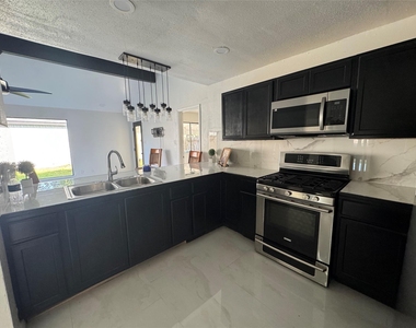 5409 Deborah Lane - Photo Thumbnail 10