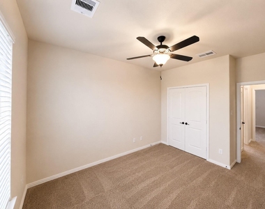 7506 Amber Village Cir - Photo Thumbnail 16