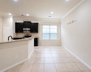 7506 Amber Village Cir - Photo Thumbnail 8