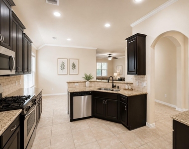 7506 Amber Village Cir - Photo Thumbnail 6