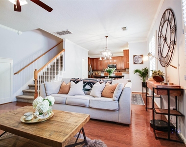 1422 W 24th Street - Photo Thumbnail 2