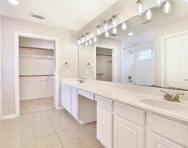 1422 W 24th Street - Photo Thumbnail 10