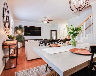 1422 W 24th Street - Photo Thumbnail 3