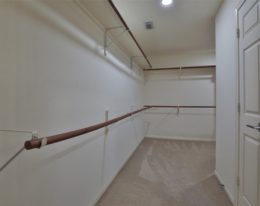 1422 W 24th Street - Photo Thumbnail 12