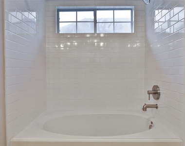1422 W 24th Street - Photo Thumbnail 11