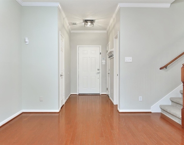 1422 W 24th Street - Photo Thumbnail 4