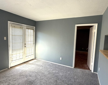 10603 S Wilcrest Drive - Photo Thumbnail 3