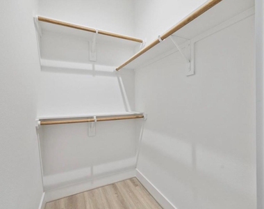 1508 Ryon Street - Photo Thumbnail 4