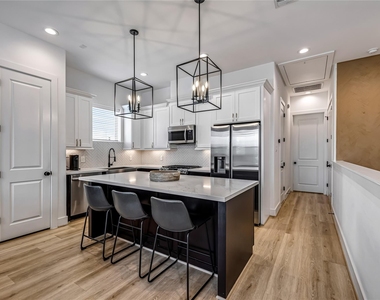 1508 Ryon Street - Photo Thumbnail 4