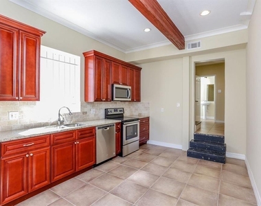 612 W Alabama Street - Photo Thumbnail 2