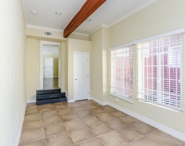 612 W Alabama Street - Photo Thumbnail 16