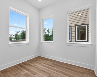 4822 Creekmont Drive - Photo Thumbnail 7