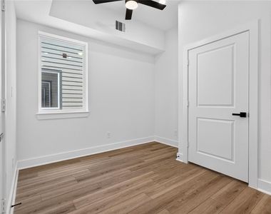 4822 Creekmont Drive - Photo Thumbnail 2